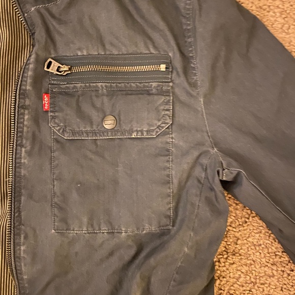 Levi jacket! This jacket is super lightweight - Picture 3 of 3